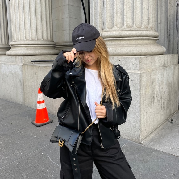 Hi! My name is Mari - model, style blogger and photographer, living in LA :) - Picture 3 of 4